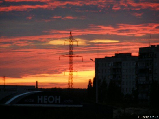 Вечерний закат в городе Рубежное Луганской области Украина