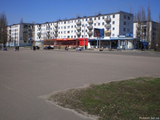 Площадь перед Комсомольцем город Рубежное Луганской области Украина
